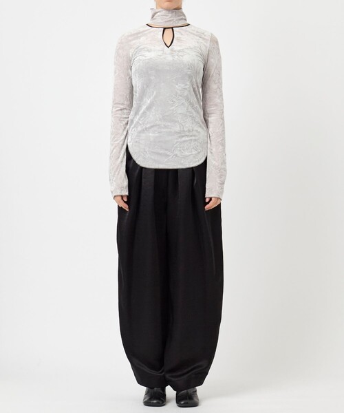 THINGS THAT MATTER(シングス ザット マター)の「【THINGS THAT MATTER/シングス ザット マター】SATIN COCOON PANTS/サテンコクーンパンツ(その他パンツ・レディース・ブラック/アイボリー・2/1)」の12枚目の写真