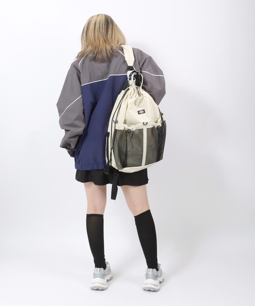 Dickies(ディッキーズ)の「Dickies(ディッキーズ)3WAYマルチウェイナップサック/リュック メンズ レディース ユニセックス(バックパック/リュック・レディース・ブラック/アイボリー/グレー/ブラック系その他/ホワイト系その他/シルバー・FREE)」の21枚目の写真