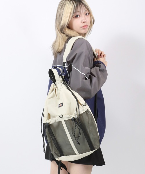 Dickies(ディッキーズ)の「Dickies(ディッキーズ)3WAYマルチウェイナップサック/リュック メンズ レディース ユニセックス(バックパック/リュック・レディース・ブラック/アイボリー/グレー/ブラック系その他/ホワイト系その他/シルバー・FREE)」の19枚目の写真