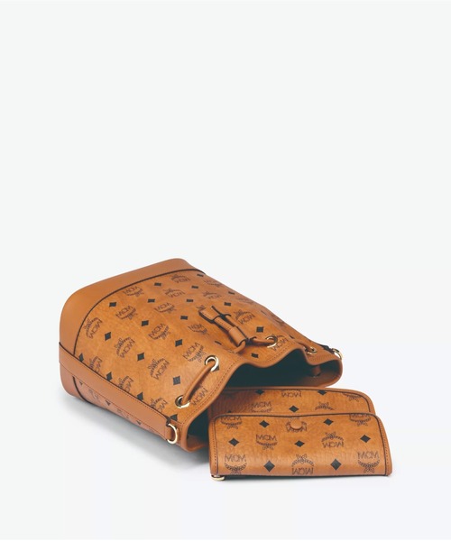MCM(エムシーエム)の「DESSAU ドローストリング バッグ - ヴィセトス(ハンドバッグ・レディース・ブラウン・ONE SIZE)」の4枚目の写真
