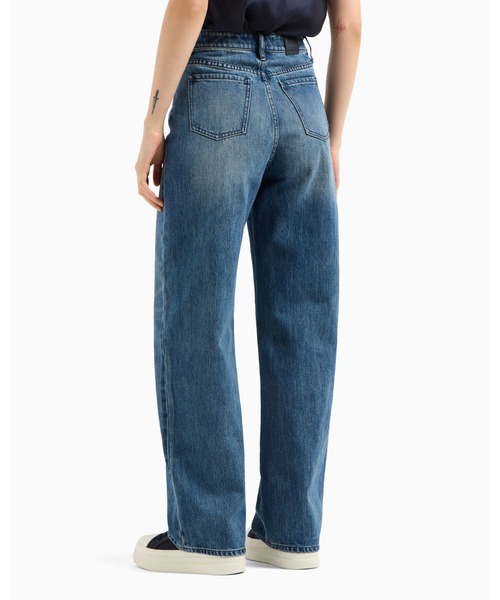 ARMANI EXCHANGE（アルマーニエクスチェンジ）の「【A|X アルマーニ エクスチェンジ】ミッドブルーウォッシュ デニムパンツ_J38 RELAXED（デニムパンツ・レディース・インディゴブルー・24inch/25inch/26inch/27inch/28inch/29inch）」の2枚目の写真