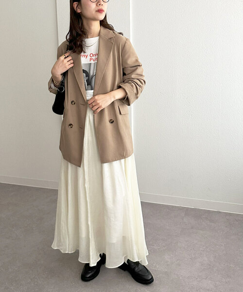DISCOAT(ディスコート)の「サテンボリュームフレアスカート(スカート・レディース・チャコールグレー/アイボリー・FREE)」の11枚目の写真
