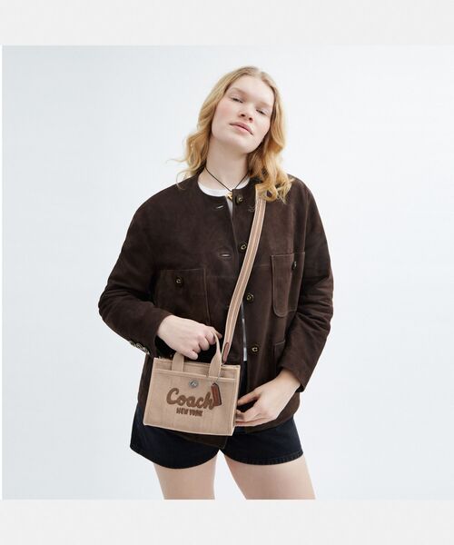 COACH（コーチ）の「カーゴ トート バッグ 20（ショルダーバッグ・レディース・ベージュ系その他・ONE）」の12枚目の写真