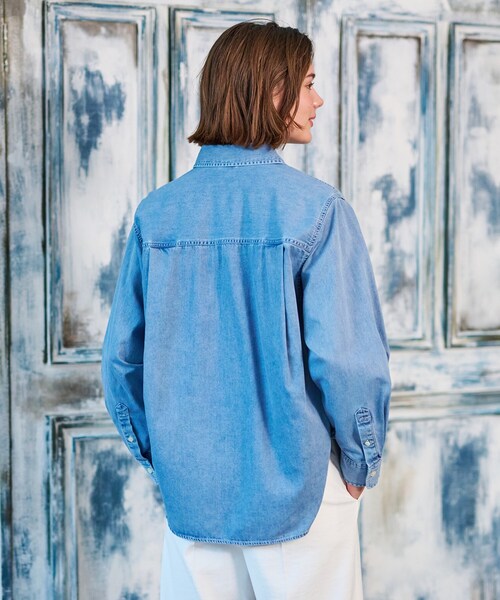 DRESSTERIOR(ドレステリア)の「【大人百花春号掲載 モデル美香さん着用】ライトオンスデニムシャツ(シャツ/ブラウス・レディース・ブルー・34/36/38)」の7枚目の写真