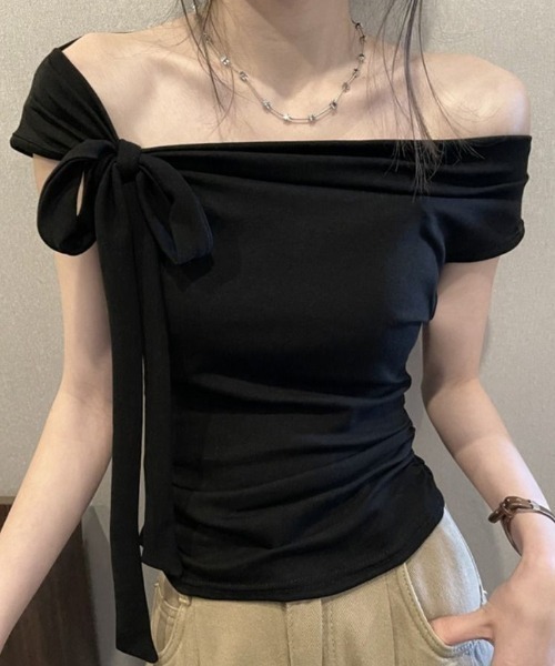 Riu リボンアシンメトリートップス セール】アシンメトリーリボンワンショルダートップス（Tシャツ