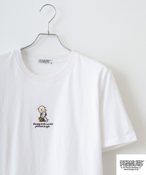 PEANUTS(ピーナッツ)の「PEANUTS 刺繍&プリントTシャツ(Tシャツ/カットソー・メンズ・ホワイト系1/ピンクベージュ/ホワイト系/ブラック/サックスブルー/ネイビー/ブラック系/ライトパープル/ライトカーキ/ホワイト/ライトグリーン/サーモンピンク/ピンク系/ホワイト系4/ベージュ系/ブラック系1/ホワイト系6/グリーン/チャコール/スミクロ/ピンク系1/パープル系/ホワイト系3/ネイビー系/ライトグリーン系/チャコールグレー/ホワイト系5/ベージュ系1/ブラック系2/ホワイト系2/グレイッシュベージュ・M/LL/S/L)」の3枚目の写真
