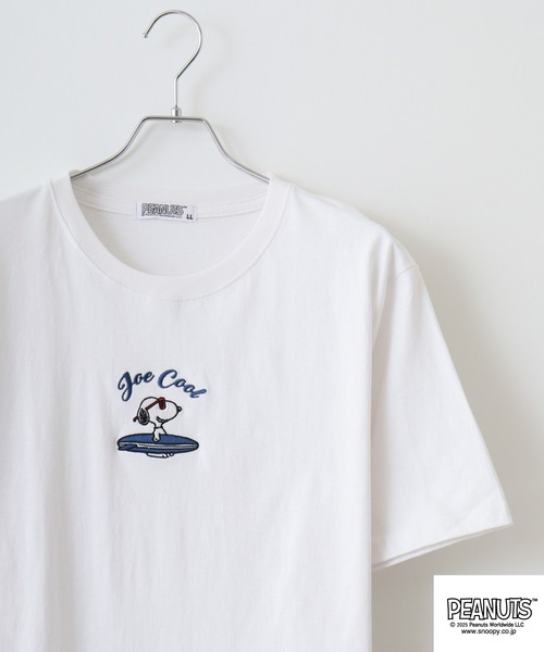 PEANUTS(ピーナッツ)の「PEANUTS 刺繍&プリントTシャツ(Tシャツ/カットソー・メンズ・ホワイト系1/ピンクベージュ/ホワイト系/ブラック/サックスブルー/ネイビー/ブラック系/ライトパープル/ライトカーキ/ホワイト/ライトグリーン/サーモンピンク/ピンク系/ホワイト系4/ベージュ系/ブラック系1/ホワイト系6/グリーン/チャコール/スミクロ/ピンク系1/パープル系/ホワイト系3/ネイビー系/ライトグリーン系/チャコールグレー/ホワイト系5/ベージュ系1/ブラック系2/ホワイト系2/グレイッシュベージュ・M/LL/S/L)」の4枚目の写真