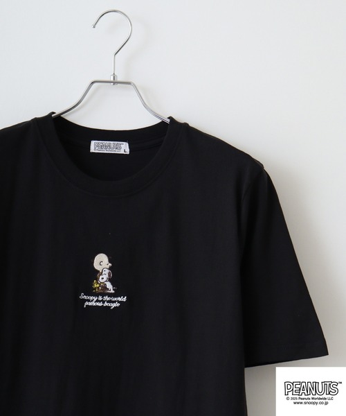 PEANUTS(ピーナッツ)の「PEANUTS 刺繍&プリントTシャツ(Tシャツ/カットソー・メンズ・ホワイト系1/ピンクベージュ/ホワイト系/ブラック/サックスブルー/ネイビー/ブラック系/ライトパープル/ライトカーキ/ホワイト/ライトグリーン/サーモンピンク/ピンク系/ホワイト系4/ベージュ系/ブラック系1/ホワイト系6/グリーン/チャコール/スミクロ/ピンク系1/パープル系/ホワイト系3/ネイビー系/ライトグリーン系/チャコールグレー/ホワイト系5/ベージュ系1/ブラック系2/ホワイト系2/グレイッシュベージュ・M/LL/S/L)」の10枚目の写真