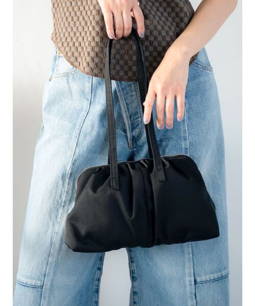 Ungrid（アングリッド）の「ギャザーデザインハンドバッグ（ハンドバッグ・レディース・ブラック/レッド・FREE）」の2枚目の写真