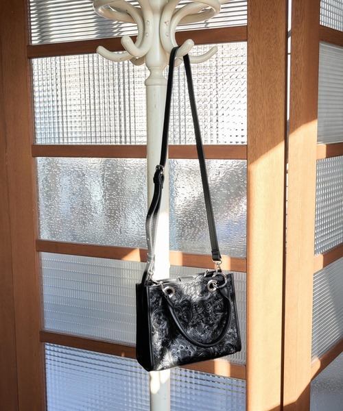 HARE(ハレ)の「Flowerエンボスミニトートバッグ(HARE)(ショルダーバッグ・レディース・ブラック/ブルー/グレー・FREE)」の5枚目の写真