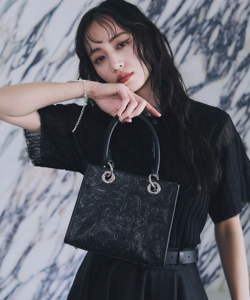 HARE(ハレ)の「Flowerエンボスミニトートバッグ(HARE)(ショルダーバッグ・レディース・ブラック/ブルー/グレー・FREE)」の11枚目の写真