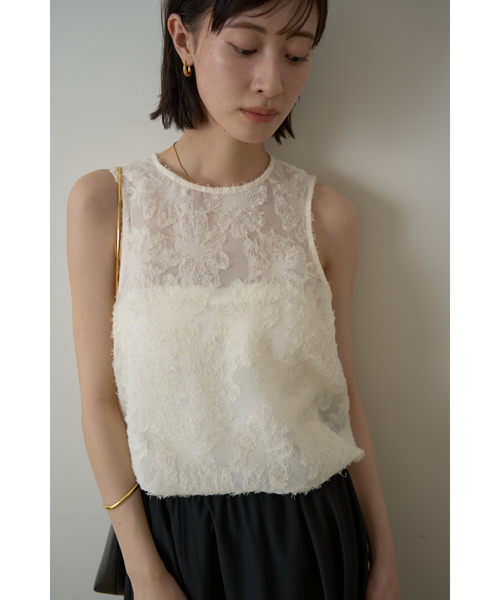 EMMA ROUGE VIF(エマルージュヴィフ)の「【一部店舗限定】フラワーフェザーアメスリブラウス(シャツ/ブラウス・レディース・ブラック/ブラウン/アイボリー・フリー)」の4枚目の写真