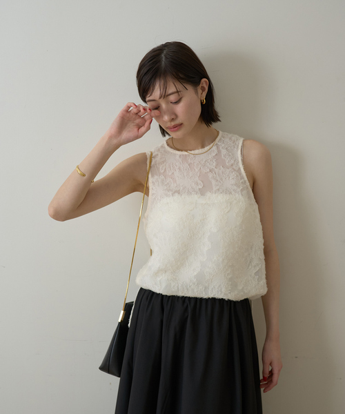 EMMA ROUGE VIF(エマルージュヴィフ)の「【一部店舗限定】フラワーフェザーアメスリブラウス(シャツ/ブラウス・レディース・ブラック/ブラウン/アイボリー・フリー)」の6枚目の写真