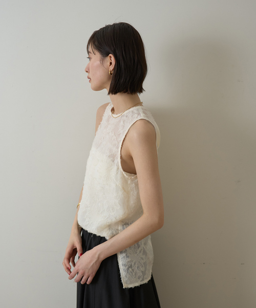 EMMA ROUGE VIF(エマルージュヴィフ)の「【一部店舗限定】フラワーフェザーアメスリブラウス(シャツ/ブラウス・レディース・ブラック/ブラウン/アイボリー・フリー)」の7枚目の写真