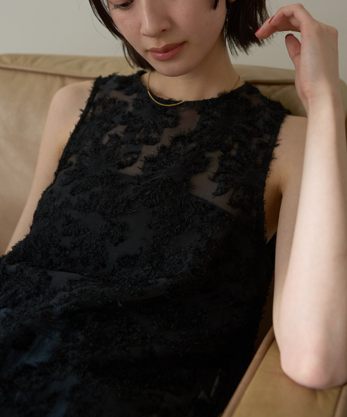 EMMA ROUGE VIF(エマルージュヴィフ)の「【一部店舗限定】フラワーフェザーアメスリブラウス(シャツ/ブラウス・レディース・ブラック/ブラウン/アイボリー・フリー)」の8枚目の写真