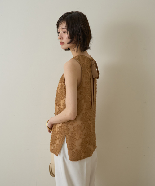 EMMA ROUGE VIF(エマルージュヴィフ)の「【一部店舗限定】フラワーフェザーアメスリブラウス(シャツ/ブラウス・レディース・ブラック/ブラウン/アイボリー・フリー)」の13枚目の写真