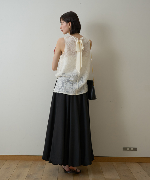 EMMA ROUGE VIF(エマルージュヴィフ)の「【一部店舗限定】フラワーフェザーアメスリブラウス(シャツ/ブラウス・レディース・ブラック/ブラウン/アイボリー・フリー)」の19枚目の写真