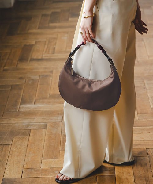 LE VERNIS（ル・ベルニ）の「LE VERNIS/ルベルニ Cord moon bag S（ショルダーバッグ・レディース・ブラック/ベージュ/ブラウン・FREE）」の3枚目の写真