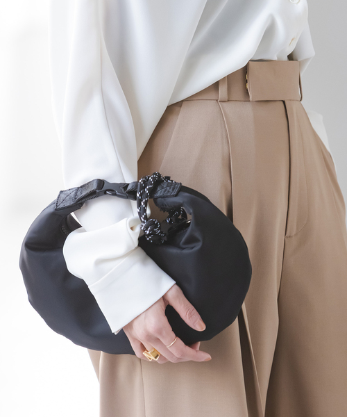 LE VERNIS（ル・ベルニ）の「LE VERNIS/ルベルニ Cord moon bag S（ショルダーバッグ・レディース・ブラック/ベージュ/ブラウン・FREE）」の2枚目の写真