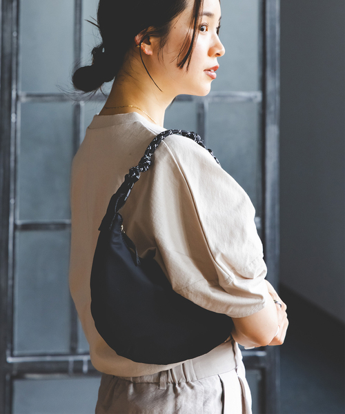 LE VERNIS（ル・ベルニ）の「LE VERNIS/ルベルニ Cord moon bag S（ショルダーバッグ・レディース・ブラック/ベージュ/ブラウン・FREE）」の5枚目の写真
