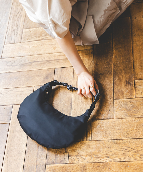 LE VERNIS（ル・ベルニ）の「LE VERNIS/ルベルニ Cord moon bag S（ショルダーバッグ・レディース・ブラック/ベージュ/ブラウン・FREE）」の6枚目の写真