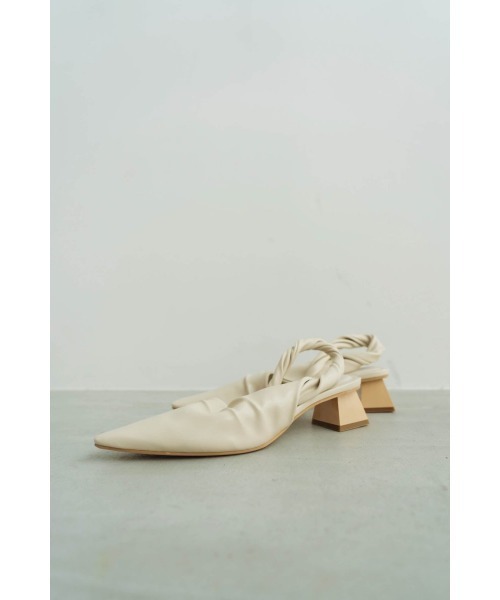 Knuth Marf（クヌースマーフ）の「asymmetry twist heel（パンプス・レディース・イエロー/アイボリー・23/24/25）」の4枚目の写真