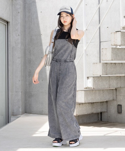 repipi armario(レピピ アルマリオ)の「【接触冷感】COOLデニムサロペット(サロペット/オーバーオール・キッズ・ブラック/ブルー・MEDIUM/SMALL/LARGE)」の4枚目の写真