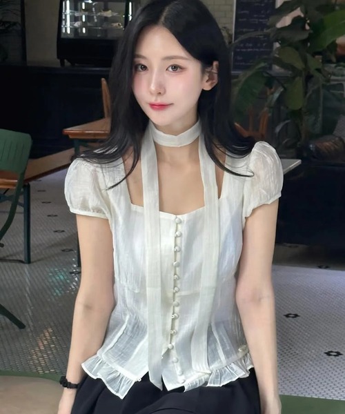 ILLIGO（イリゴ）の「【日本未発売/WEB限定】ILLIGO(イリゴ)/チョーカー付き リボン タイ スクエアネック ブラウス/RIBBON TIE SQUARE NECK BLOUSE（シャツ/ブラウス・レディース・ピンク/ホワイト系その他/ブルー/ブラック系その他/ブラック/グレー/クリーム・M）」の8枚目の写真