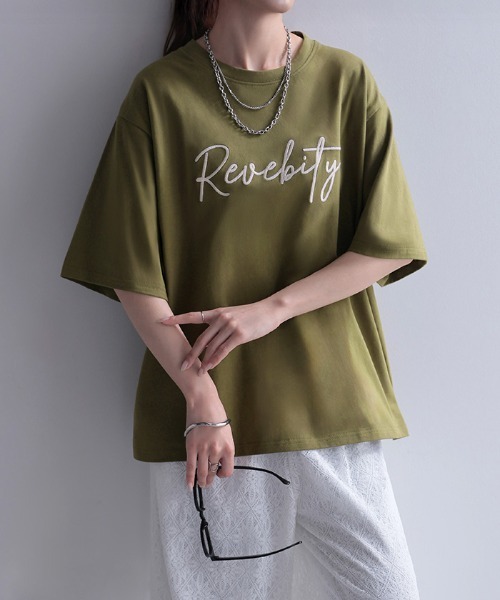 HUG.U（ハグユー）の「立体刺繍ロゴTシャツ（Tシャツ/カットソー・レディース・カーキ/ブラック/ホワイト/スカイブルー・FREE）」の3枚目の写真