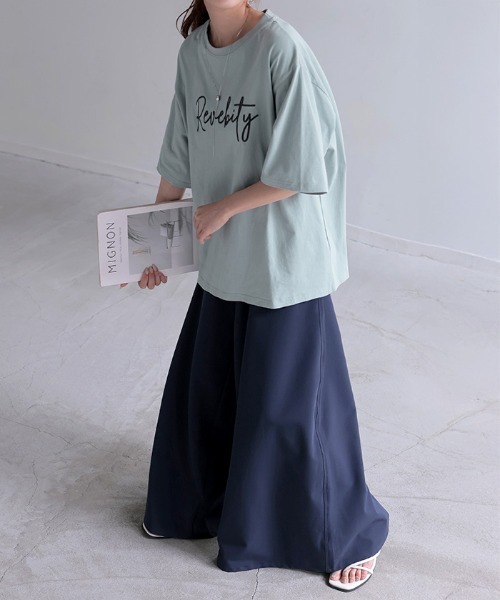 HUG.U（ハグユー）の「立体刺繍ロゴTシャツ（Tシャツ/カットソー・レディース・カーキ/ブラック/ホワイト/スカイブルー・FREE）」の6枚目の写真