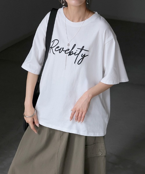 HUG.U（ハグユー）の「立体刺繍ロゴTシャツ（Tシャツ/カットソー・レディース・カーキ/ブラック/ホワイト/スカイブルー・FREE）」の7枚目の写真