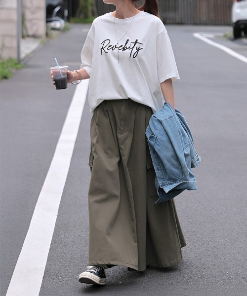 HUG.U（ハグユー）の「立体刺繍ロゴTシャツ（Tシャツ/カットソー・レディース・カーキ/ブラック/ホワイト/スカイブルー・FREE）」の9枚目の写真
