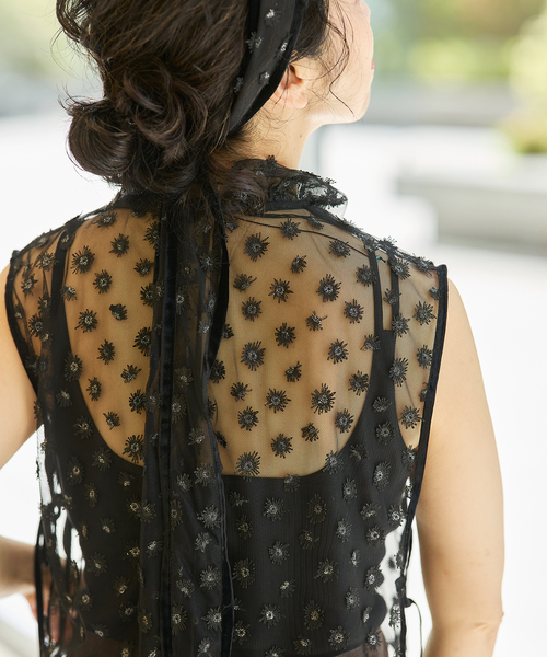 IENA LA BOUCLE（イエナラブークル）の「IENA LA BOUCLE フラワーモチーフチュールベスト（シャツ/ブラウス・レディース・ブラック・FREE）」の12枚目の写真