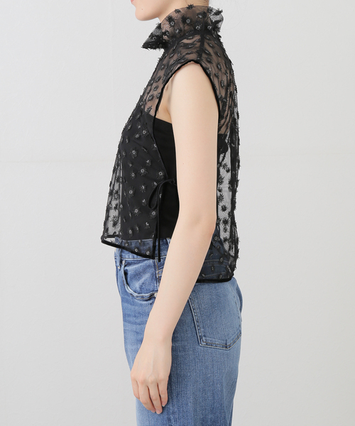 IENA LA BOUCLE（イエナラブークル）の「IENA LA BOUCLE フラワーモチーフチュールベスト（シャツ/ブラウス・レディース・ブラック・FREE）」の2枚目の写真
