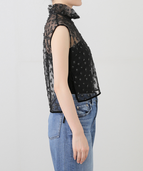 IENA LA BOUCLE（イエナラブークル）の「IENA LA BOUCLE フラワーモチーフチュールベスト（シャツ/ブラウス・レディース・ブラック・FREE）」の4枚目の写真