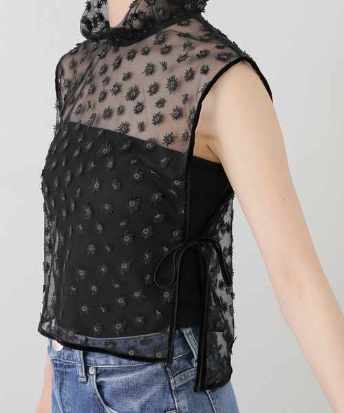 IENA LA BOUCLE（イエナラブークル）の「IENA LA BOUCLE フラワーモチーフチュールベスト（シャツ/ブラウス・レディース・ブラック・FREE）」の5枚目の写真