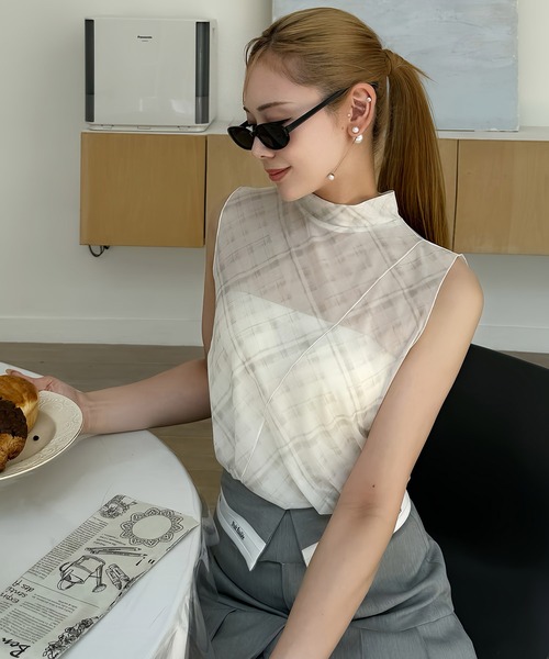 ROYAL PARTY（ロイヤルパーティー）の「チェックチュールノースリ-ブトップス（Tシャツ/カットソー・レディース・キャメル/オフホワイト/グレー・FREE）」の4枚目の写真