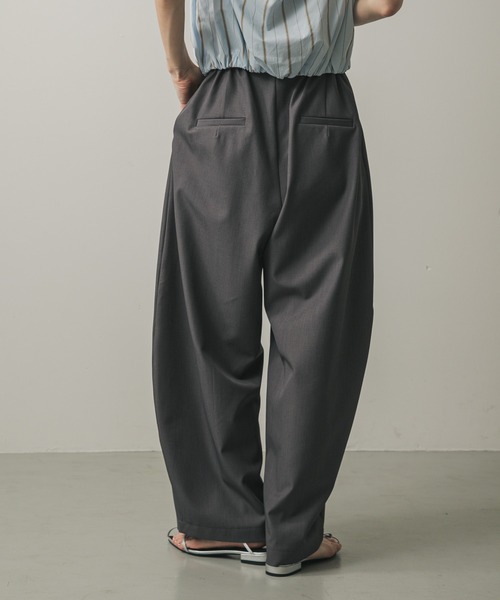 SENSE OF PLACE by URBAN RESEARCH（センスオブプレイスバイアーバンリサーチ）の「センターシームカーブパンツ（その他パンツ・レディース・グレー/ベージュ・SMALL/MEDIUM）」の3枚目の写真