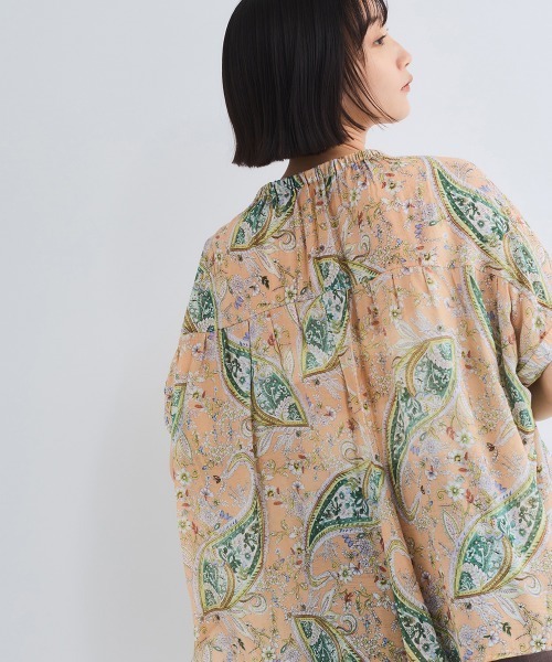 VICKY（ビッキー）の「ペイズリーガラハンドスモックブラウス≪手洗い可能≫（シャツ/ブラウス・レディース・ベージュ系その他/ブラック系その他・M）」の4枚目の写真