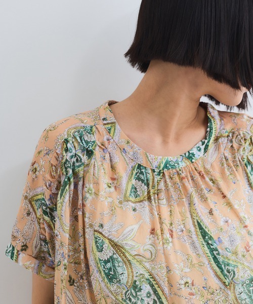 VICKY（ビッキー）の「ペイズリーガラハンドスモックブラウス≪手洗い可能≫（シャツ/ブラウス・レディース・ベージュ系その他/ブラック系その他・M）」の6枚目の写真