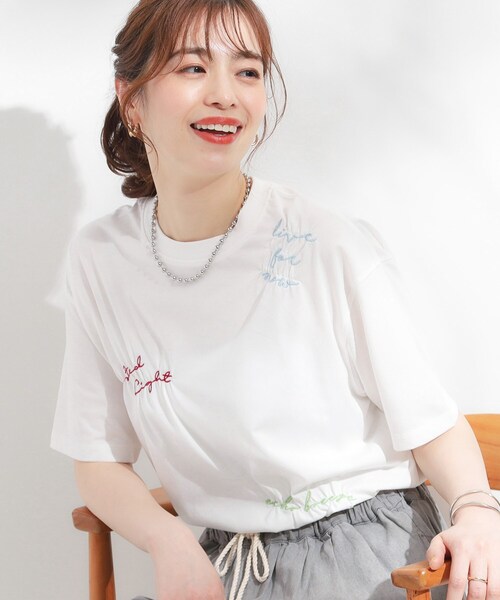 Cutie Blonde(キューティーブロンド)の「【ひんやり】大人のカジュアルスタイルに レタリング刺繍Tシャツ(Tシャツ/カットソー・レディース・ホワイト/ブラック・00)」の1枚目の写真