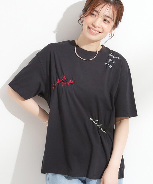 Cutie Blonde(キューティーブロンド)の「【ひんやり】大人のカジュアルスタイルに レタリング刺繍Tシャツ(Tシャツ/カットソー・レディース・ホワイト/ブラック・00)」の2枚目の写真