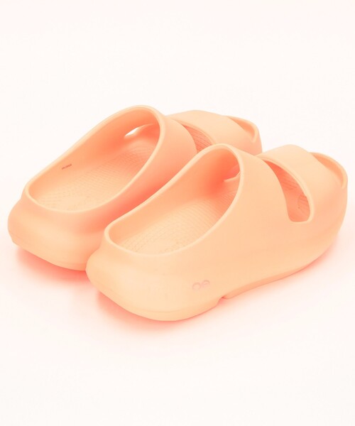 OOFOS（ウーフォス）の「OOFOS/ウーフォス Ooyea【26.0-28.0cm】（サンダル・メンズ・ホワイト/ブラック/オレンジ・8/9/7）」の7枚目の写真