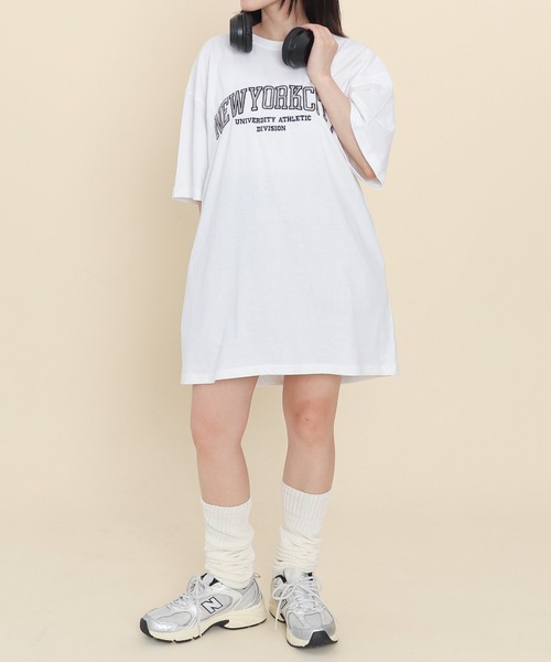 WOND(ウォンド)の「WOND/カレッジ刺繍ビッグT(Tシャツ/カットソー・レディース・ブラック/ホワイト・FREE)」の3枚目の写真