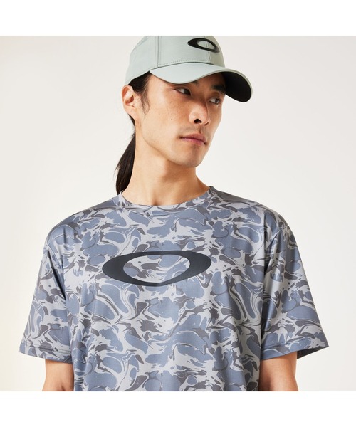 OAKLEY(オークリー)の「オークリー ENHANCE QDEVO SS TEE GRAPHIC 4.0/Tシャツ/吸汗速乾/スポーツ・トレーニング/ OAKLEY(Tシャツ/カットソー・メンズ・ブルー系その他/ホワイト系/グリーン系その他/ブラック系・XL/L/M/S)」の1枚目の写真