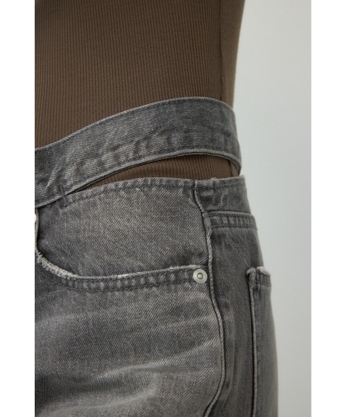 PLUS(プラス)の「【身長/骨格別着用画像あり】【PLUS】スウィッチングバイカラーデニム ウエストカッティング 肌見せ 夏服 春服 秋服 デザインデニム(デニムパンツ・レディース・ライトブラック・MEDIUM/SMALL)」の13枚目の写真