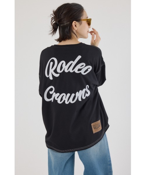 RODEO CROWNS WIDE BOWL(ロデオクラウンズワイドボウル)の「カラーステッチVネック5分袖Tシャツ(Tシャツ/カットソー・レディース・オフホワイト/ダークグリーン/ブラック/スモークピンク・FREE)」の1枚目の写真