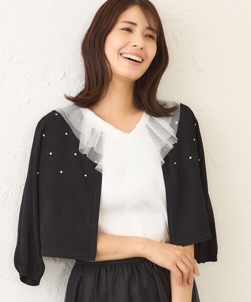 TO BE CHIC(トゥー ビー シック)の「ダイヤビジューボレロ(カーディガン/ボレロ・レディース・ベージュ/ホワイト/ブラック・M)」の2枚目の写真