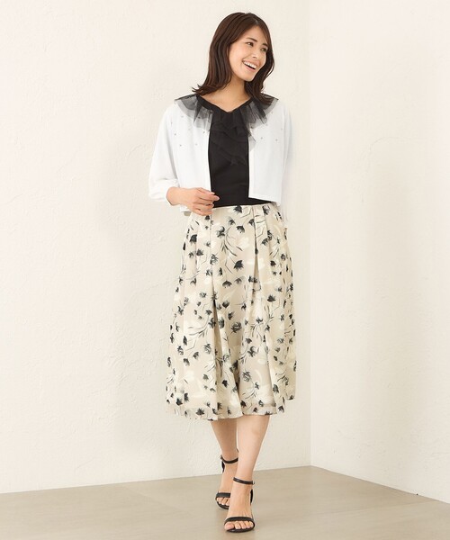 TO BE CHIC(トゥー ビー シック)の「ダイヤビジューボレロ(カーディガン/ボレロ・レディース・ベージュ/ホワイト/ブラック・M)」の4枚目の写真