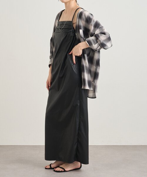 SHENERY(シーナリー)の「《秋のスタイリングに》Vネックオンブレチェックシャツ(シャツ/ブラウス・レディース・ブラック/ブラウン・FREE)」の6枚目の写真